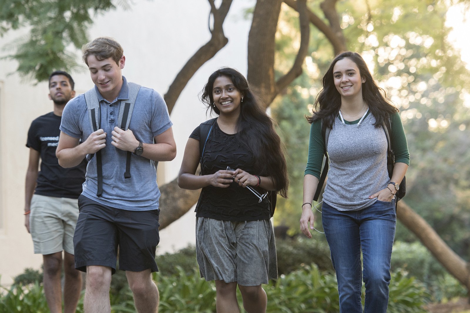 A group of Caltech students walk across campus to class